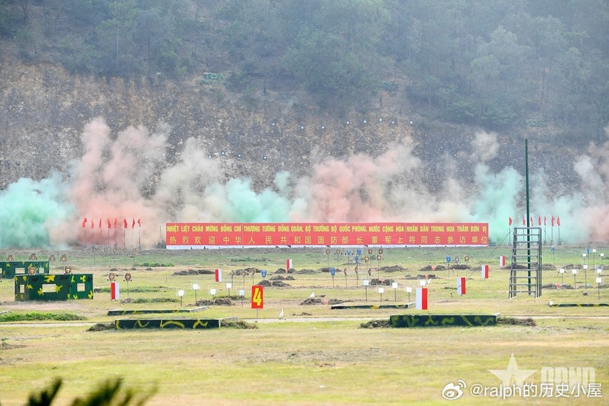 2026年3月15日越南和中国两国国防部长和各位代表前往越军第113特工旅训练场