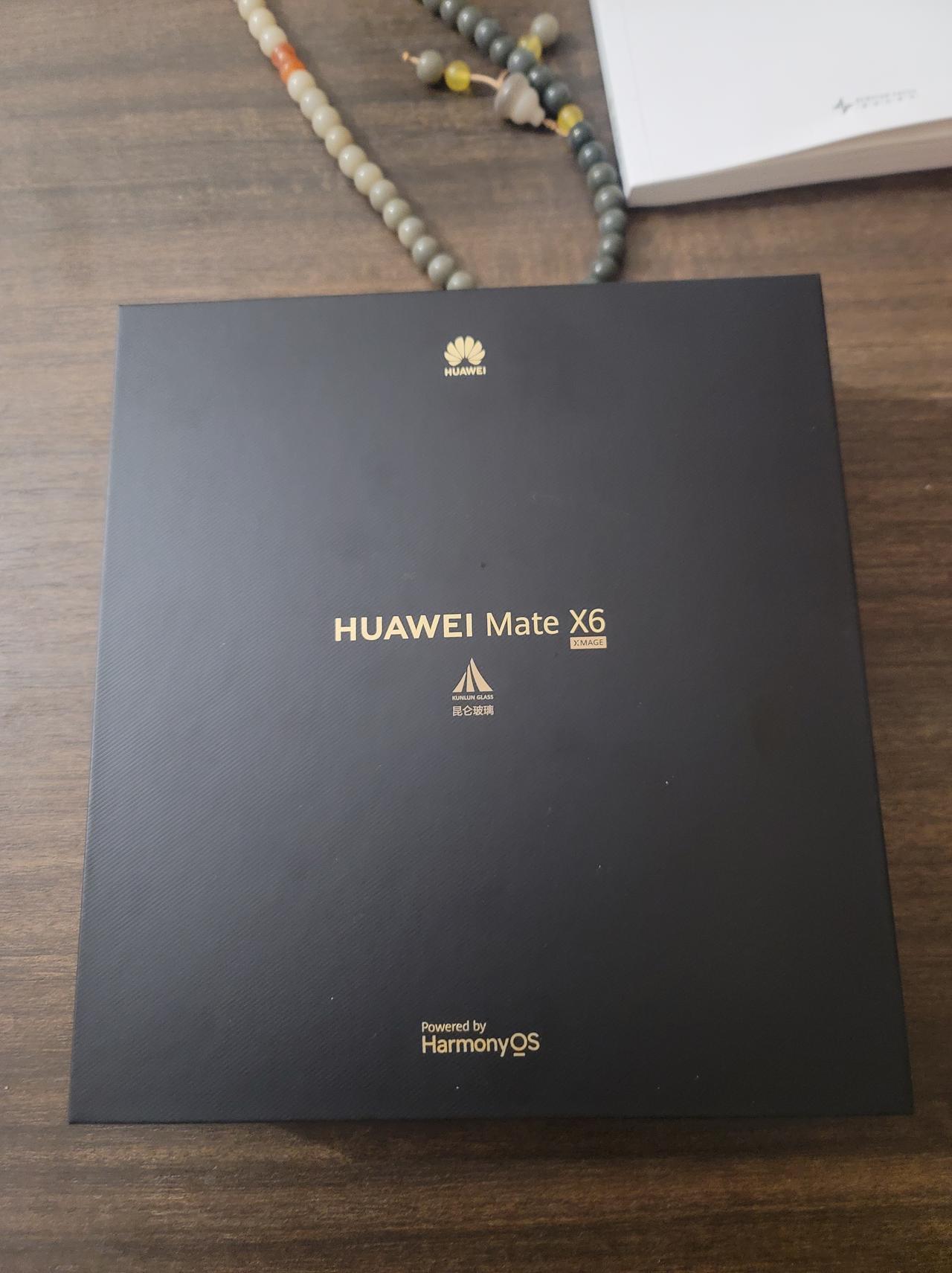 华为折叠屏，支持一下。手中用的三星手机已经用了四年了，运行起来还是非常流畅，