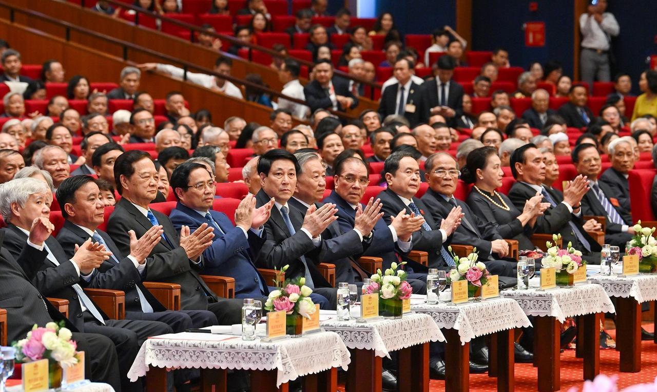 尴尬！大合照时，竟然把阮晋勇去掉了