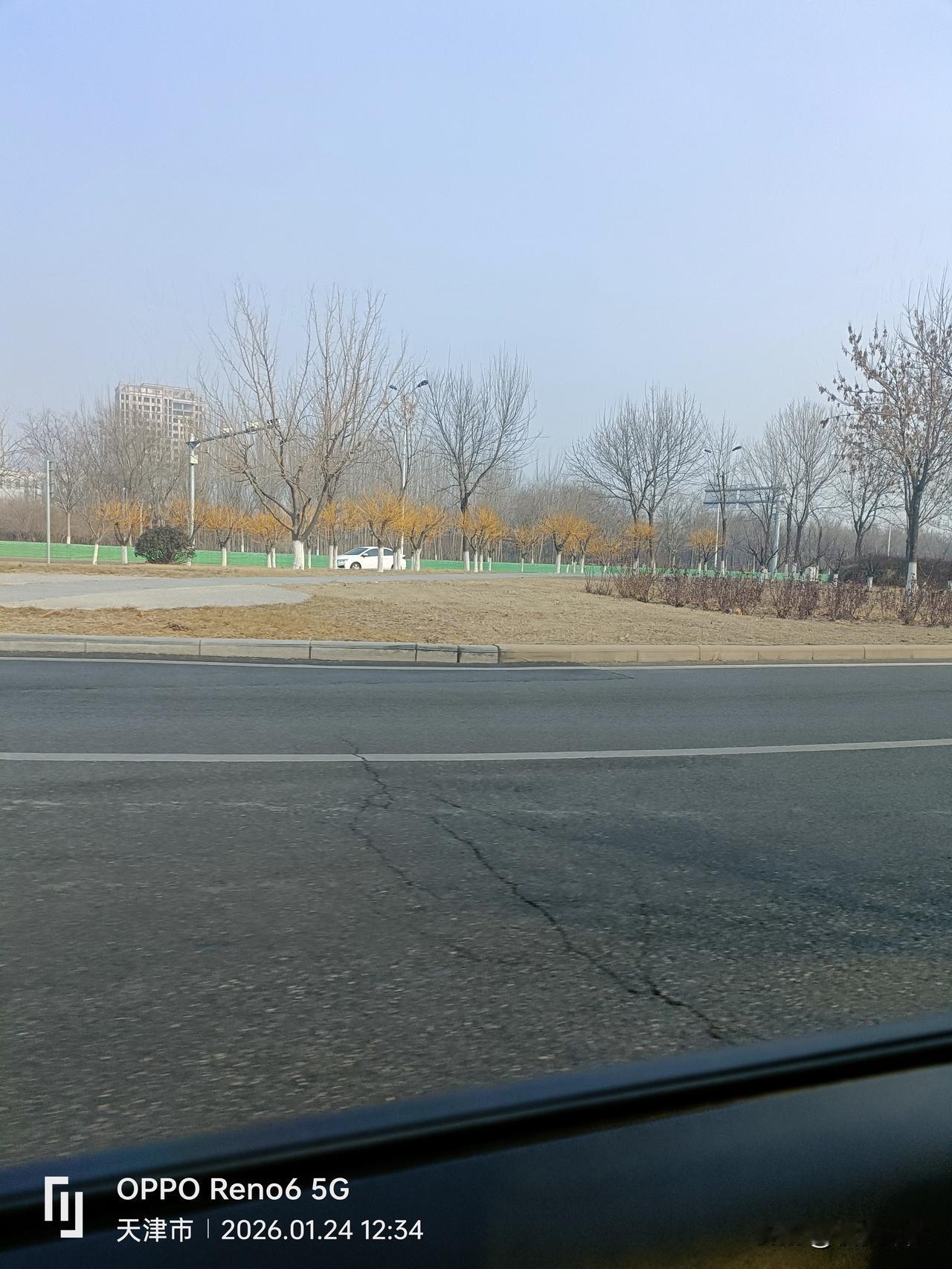 再三邀请，无奈今天来天津滨海新区串亲戚。开车两小时后，抵达天津滨海新区。冬日