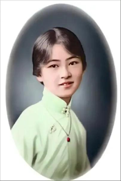 1955年，人民英雄纪念碑开工以后，林徽因认为碑文应该用楷体来写，但具体