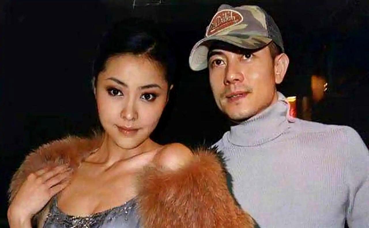 别看方媛平时不声不响，真到节目里挑房间这事，反倒挺会拿捏分寸。女生单间那会儿，