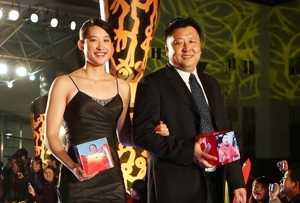 不查不知道，定居澳洲，三婚娶小23岁徒弟的金炜，私下原来这么壕！