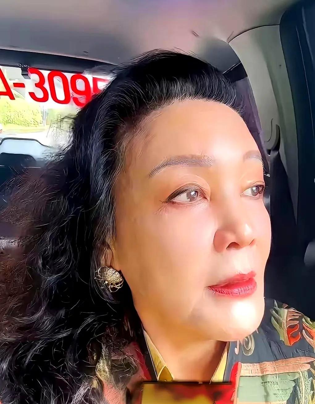 张兰这趟台北行，活脱脱演了场家庭伦理剧。前几天还抱着小孙子笑，说儿媳跟亲闺女似的