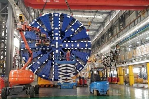 当年那台德国盾构机，修要100万，不修又怕出事，结果中国工程师拆开一看——根本不