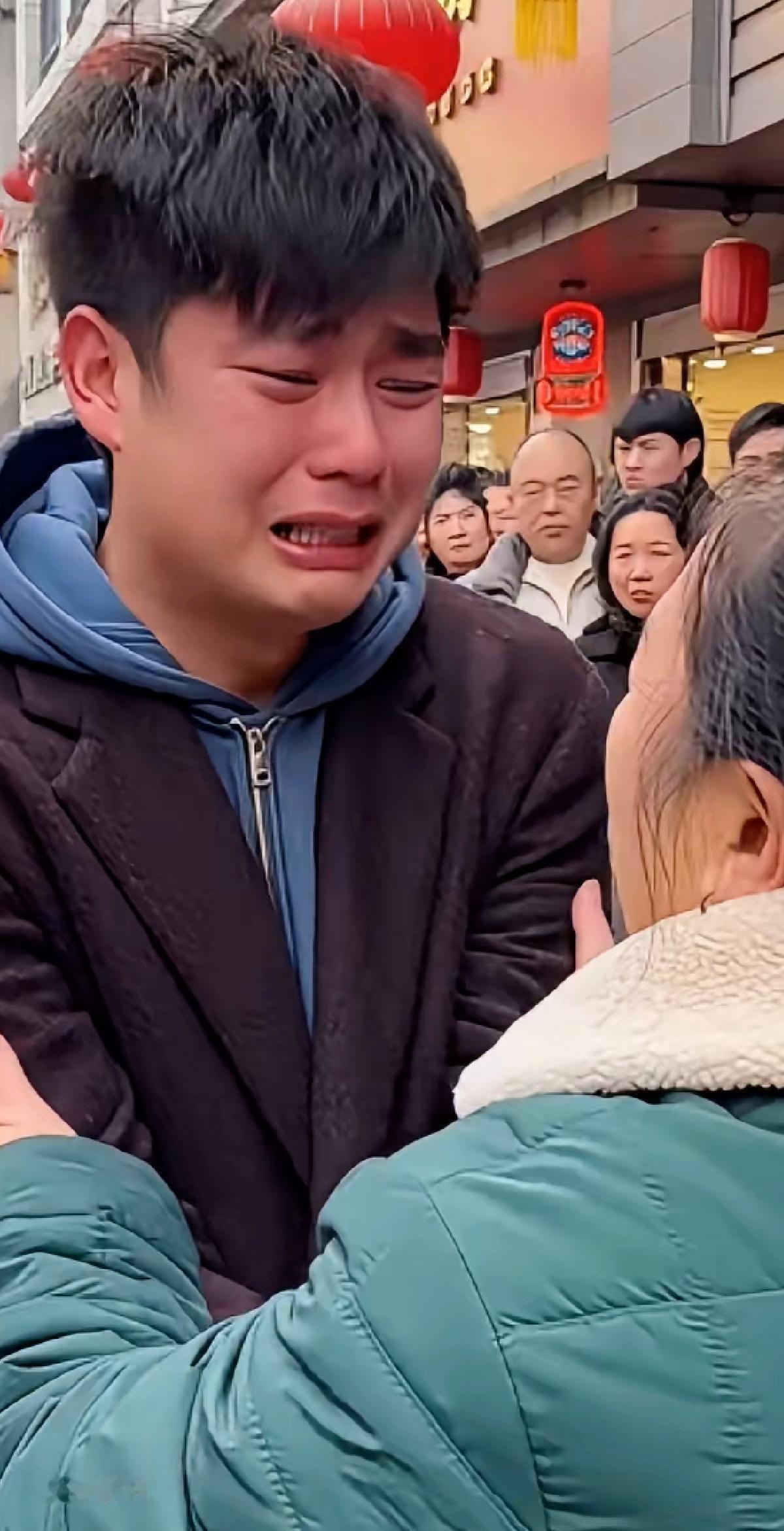 揪心！妈妈拼命逼儿子相亲，儿子崩溃哭诉直接让她哑口无言，这事儿戳中多少普通家庭的