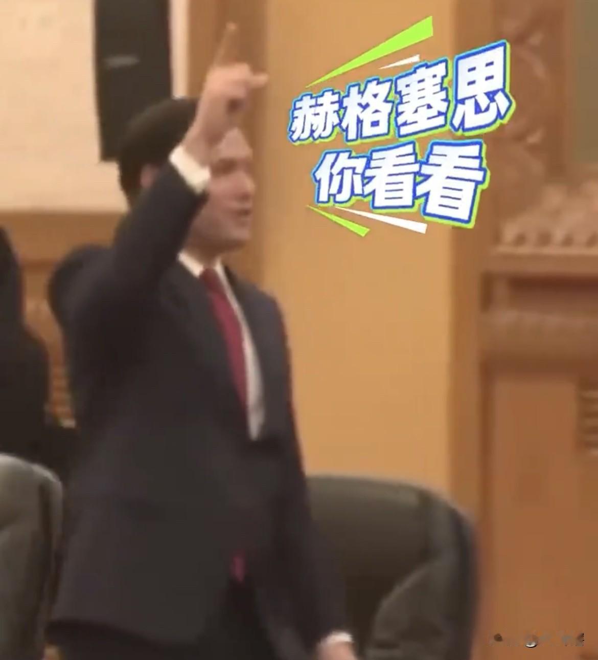 【美国网友痛批《福克斯新闻》摄影师太业余】据外网消息，美国网友对美国媒体《福克