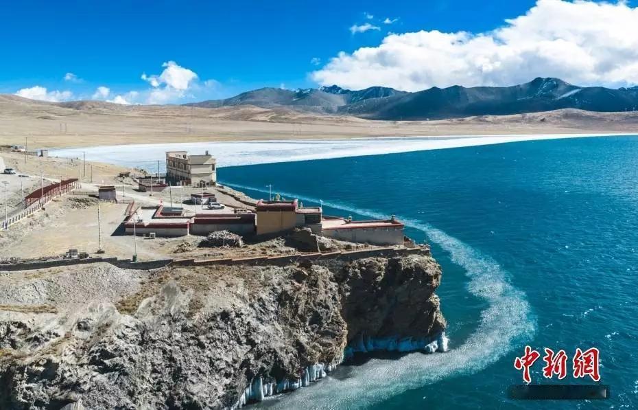 惊艳！西藏普莫雍措冰推似钻镶嵌蓝湖美到窒息谁能想到，在海拔5010米的喜