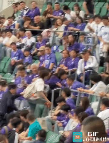 北京国安与天津津门虎的京津德比，抢镜的竟然是山东泰山球迷!26赛季第一场京津