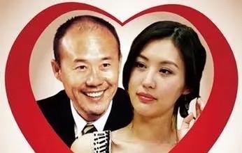 王石亲口承认“傍大款”那刻，空气里有金属摩擦声。2012年离婚风波不是终点，是某