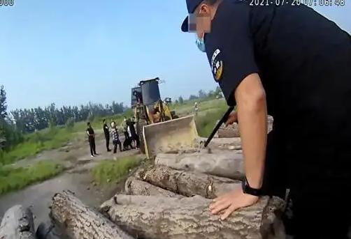 河北唐山有个女的，一家人当初掏了5万块包了个废弃大坑，合同一签就是50年。哪知道