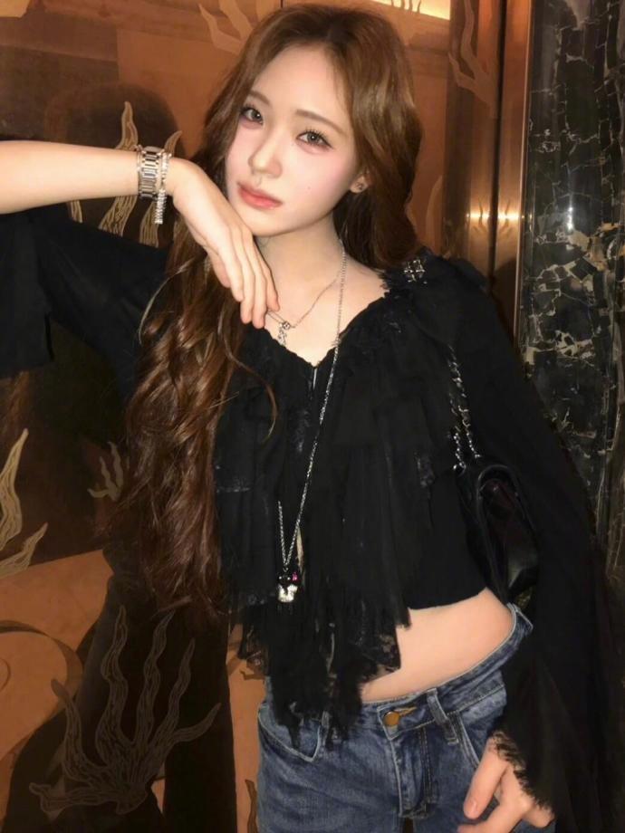 小S18岁二女儿轻熟风造型小S二女儿lily复古辣妹​姐的基因太强大，Lil