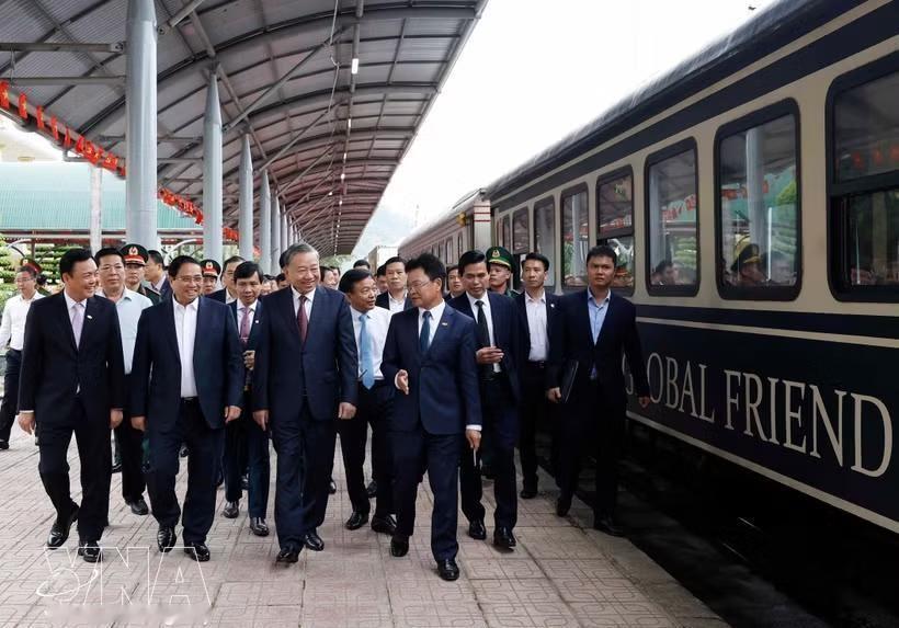 4月14日，越南最高领导人苏林抵达北京，短短两天之内，中越双方一口气签下了17项