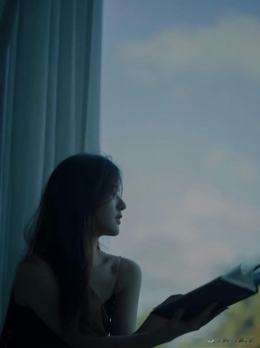 女人动起感情来特别可爱。那是她们一生最动人的时刻！上大学四年，我只有几个小时