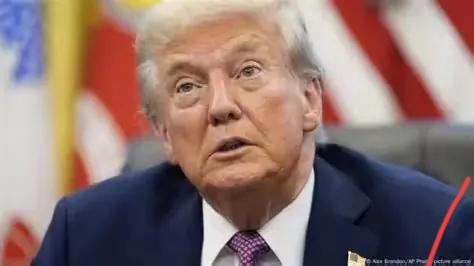 北京时间11月18日，特朗普在一场公开活动上毫不避讳地火力全开，当着众人的面吐槽