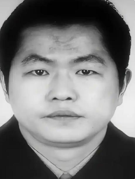 2013年6月9日，湖南株洲市档案局爆出一起轰动当地的极端刑事案件，该局工会主席