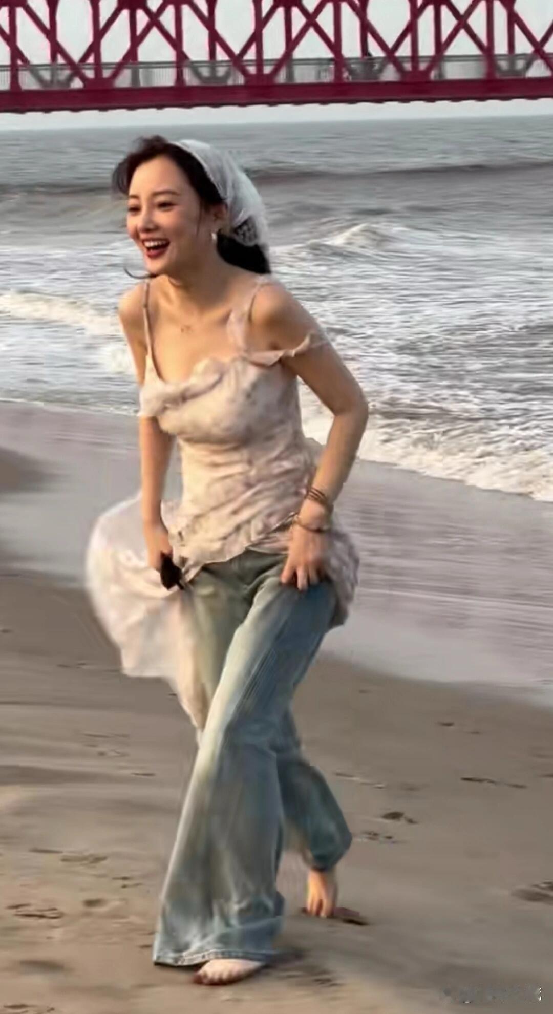 李小璐到底咋保养的啊，这哪里看的出来44岁啊，最多30岁吧