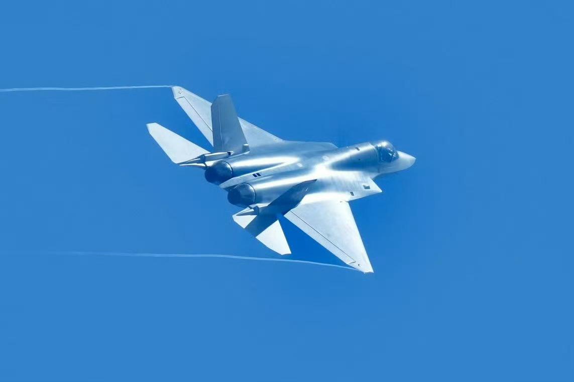 空中战场的组织后卫——中国新型歼35系列隐身战斗机歼35系列隐身战斗机，是我国