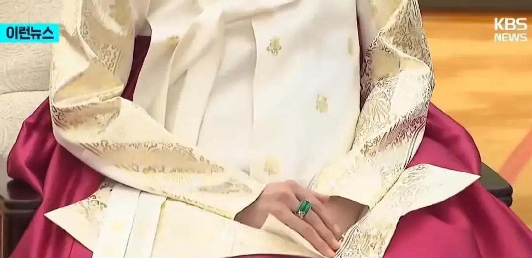 37%出口暴涨背后，她戴的戒指让韩国赚了1个亿金惠景最近三次出访，手上那枚