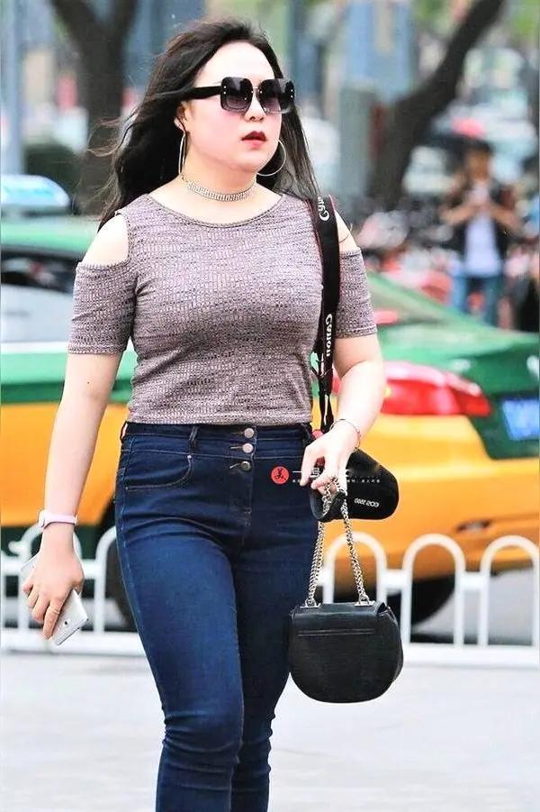 初中毕业后，父母不许我继续上学，我闹过，恨过，也没法改变父母的决定。我是农村人