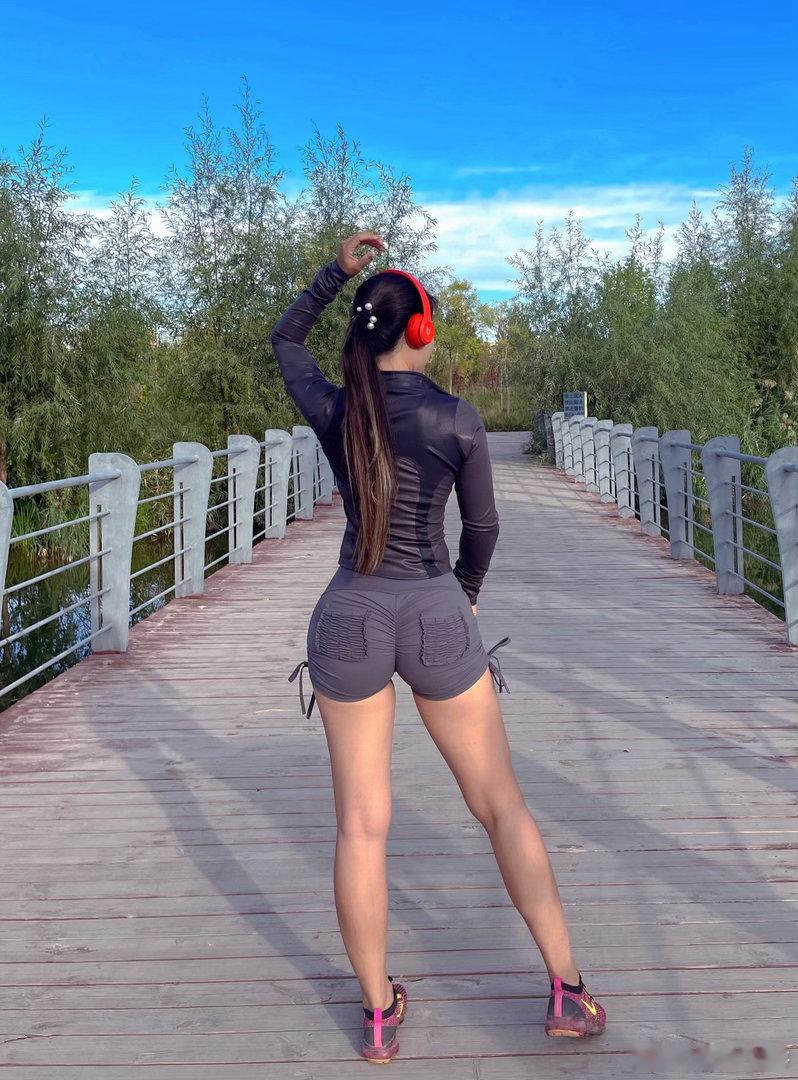 🤎晚上好～夜跑卡💪🤎不是每个女生都喜欢运动，🤎但所有的女生都不喜欢衰老，