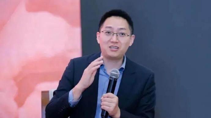 刚看了粉笔CEO张小龙在人大炫富失败，气急败坏的新闻。不得不为人大学子点赞，果然