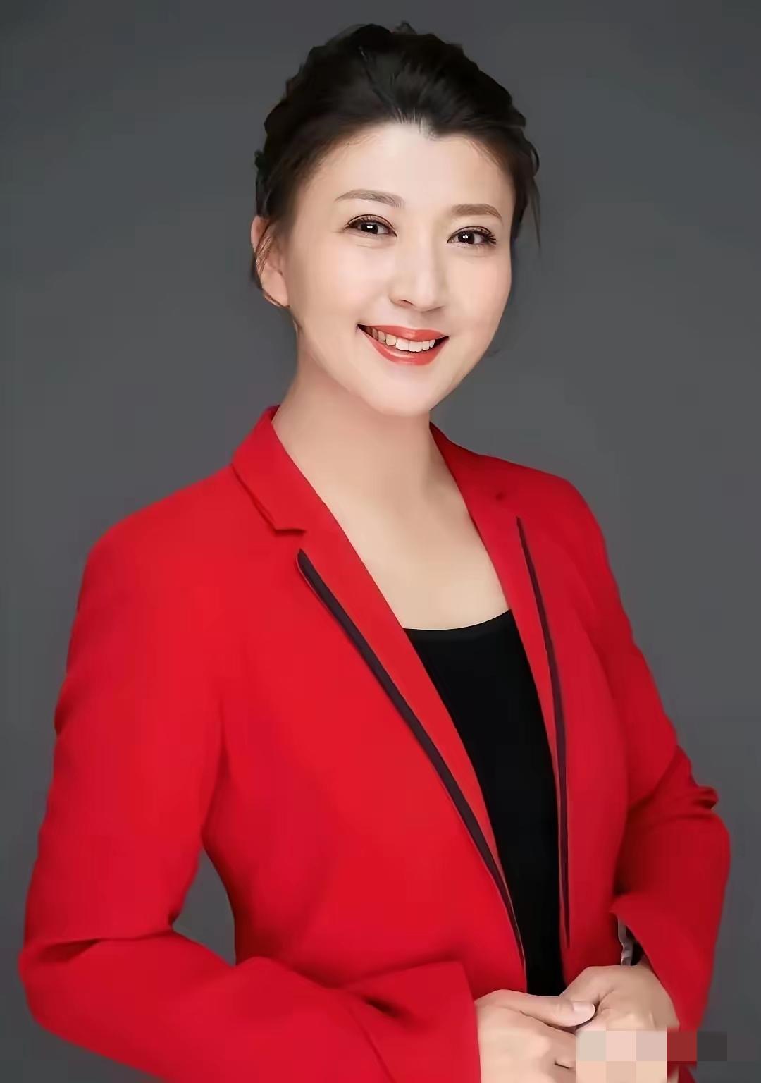 闫学晶是演艺界的清流，老实本份，从不藏着掖着，演艺界真正的黑佬黑霸，闫学晶难望其