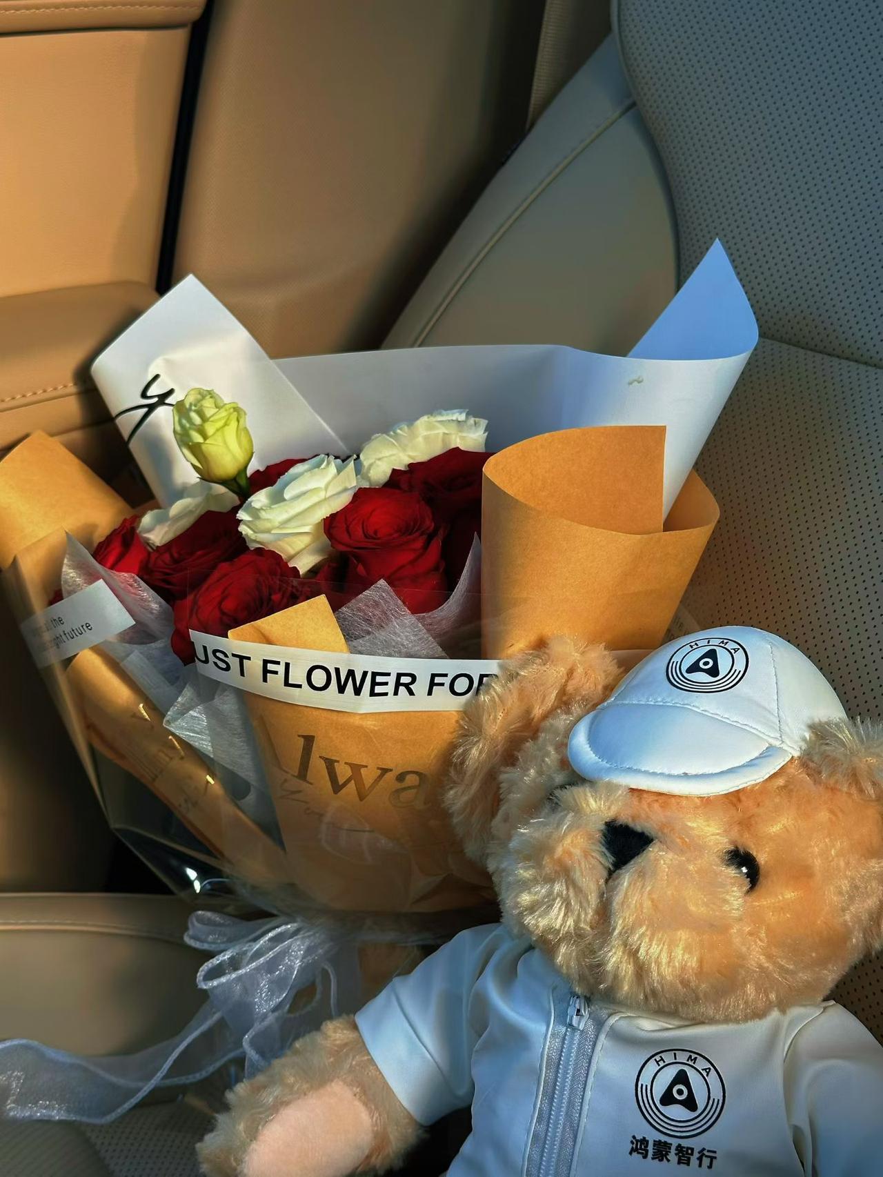 身边的人来了又走，不必强求所有关系都长久，真心待你的要珍惜，合不来的也别硬凑。日