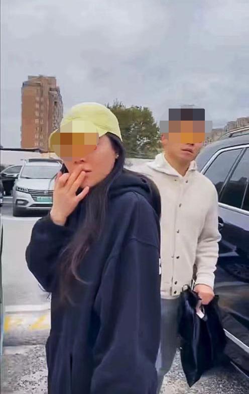 那个上海航空公司的女乘务长自讨苦吃！30多岁的女乘务长，去孕检被男友的原配