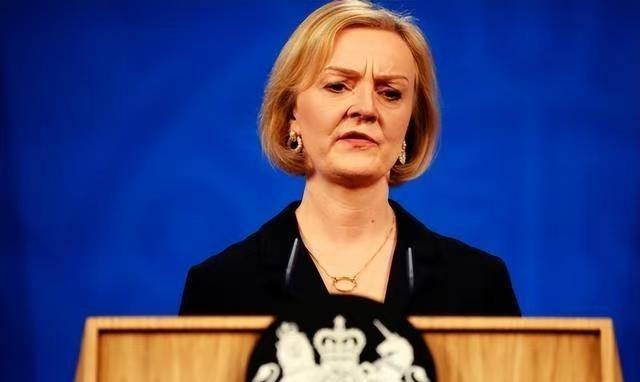 英国前首相力挺高市早苗，不到24小时，现首相斯塔默传出访华消息日本新上台的高