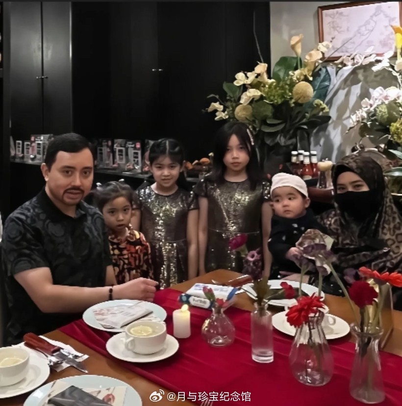 王室王室文莱王室文莱二王子家的四公主终于亮相，这不是挺可爱的娃嘛，不知