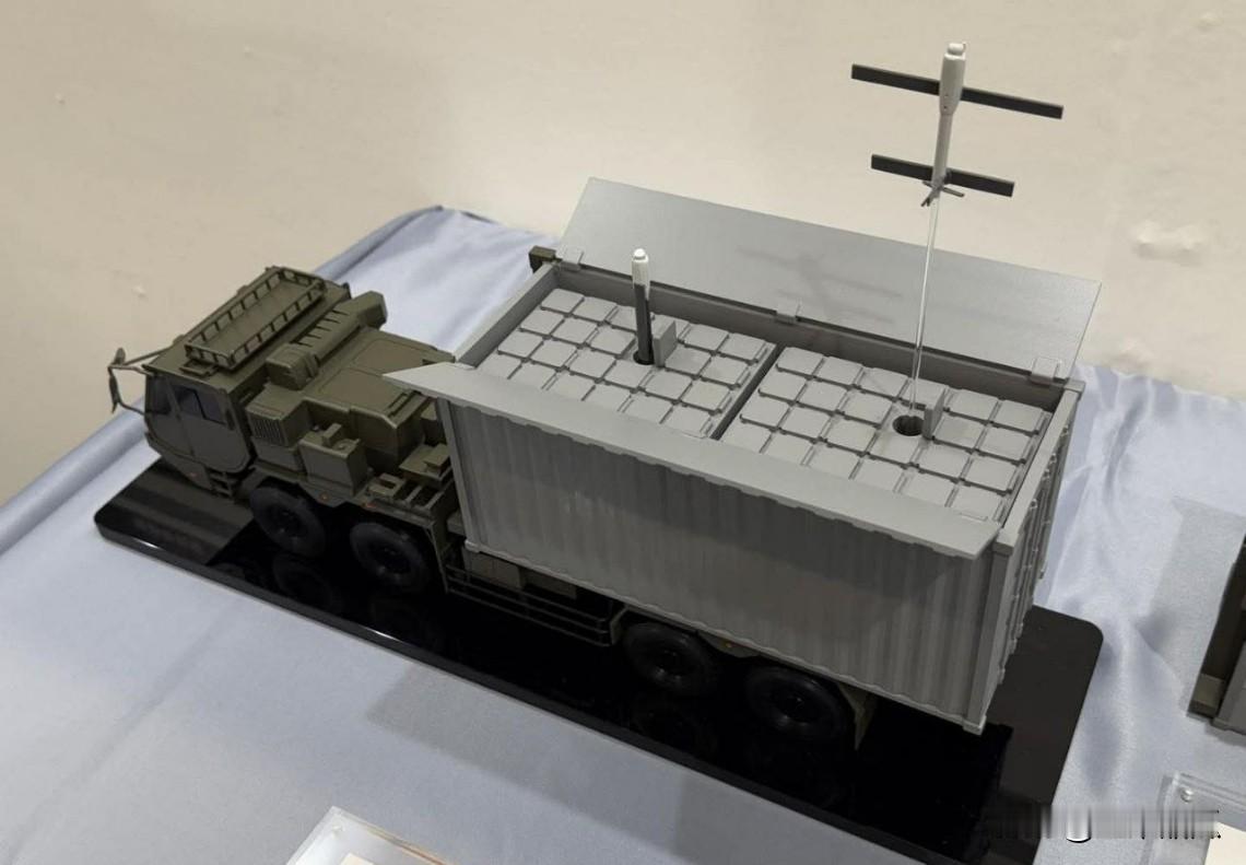 日本巡飞弹。三菱重工发布了一款集装箱式无人机发射车，可运输并陆续发射多达48架攻