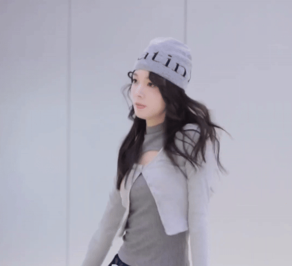 陈瑶镜头陈瑶张予曦刚出场就被切，意向镜头全剪。陈瑶真的好美，努力练舞台还被防爆，