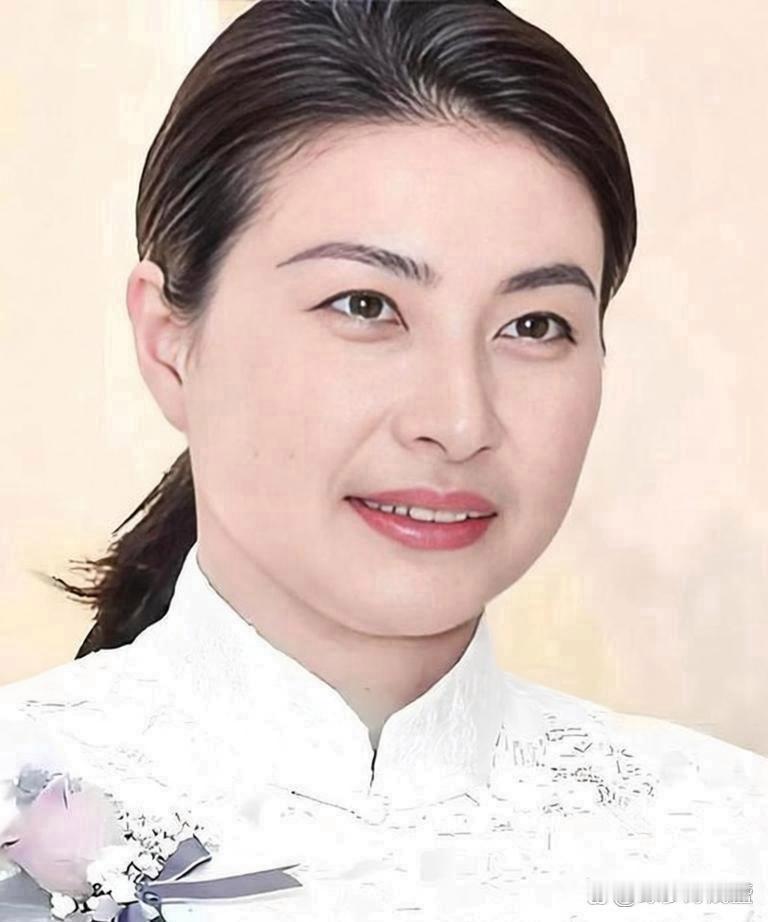 郭晶晶有过三段感情：第一段：河北保定人王克楠身高一米六八，可惜33岁就...