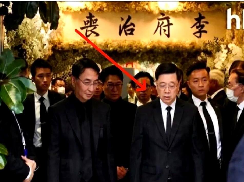 李兆基昨天的葬礼上，郭晶晶和霍启刚的表现，把霍家和李家的真实关系展现的清清楚楚。