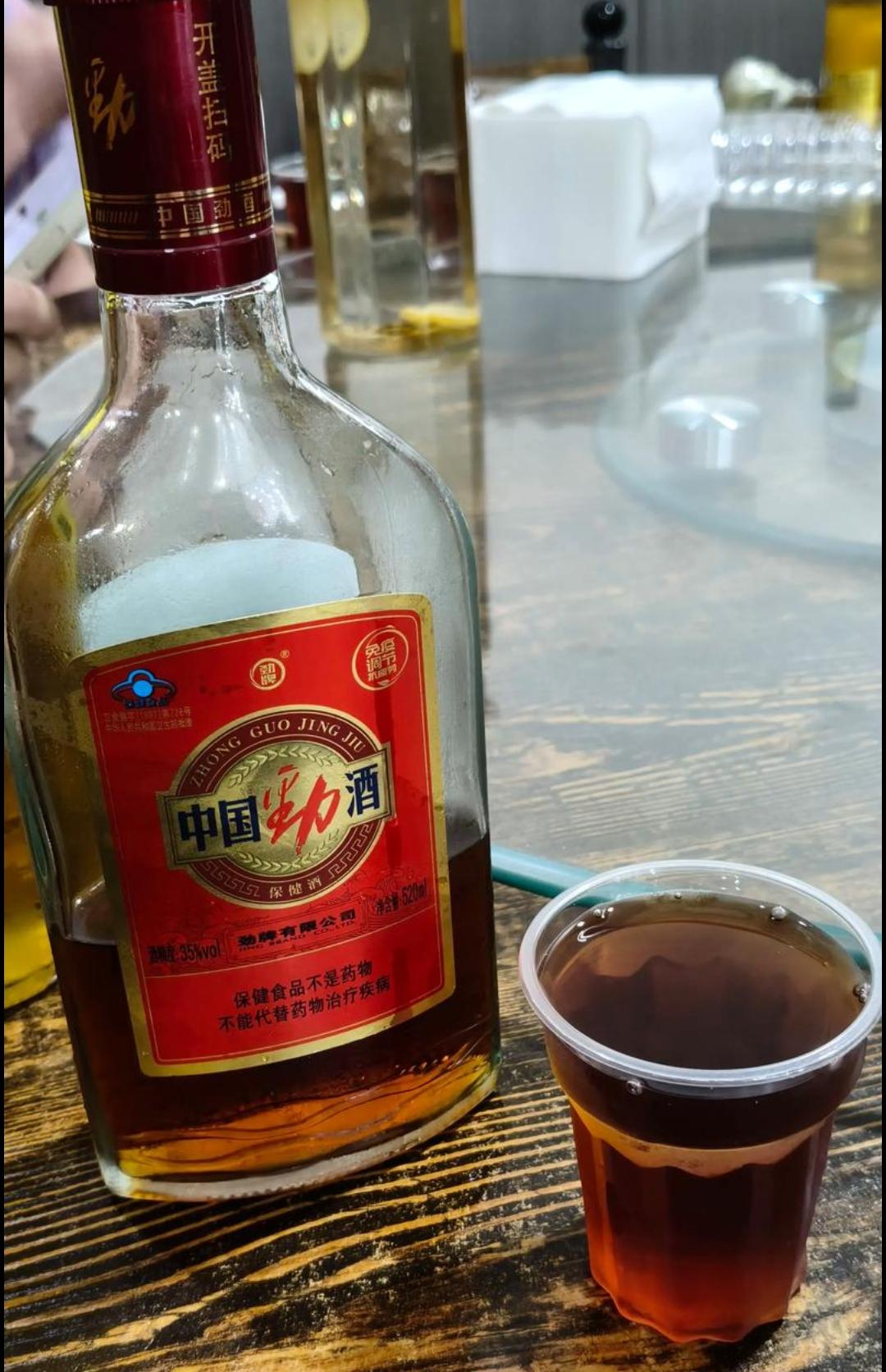 都说喝白酒舒服，要的就是那个欲死欲仙的后劲。但是白酒这东西真不能多喝啊！年轻时候