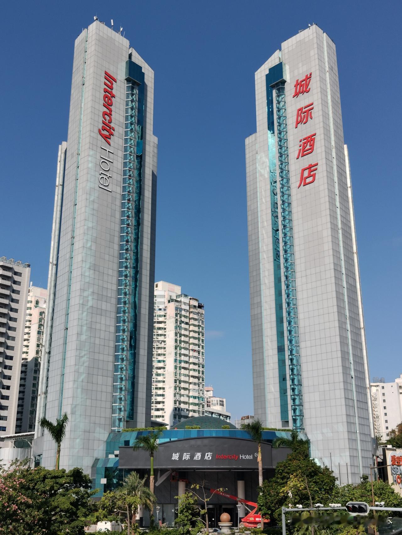 深圳华强北著名的地标圣廷苑酒店结业了还是改名了？今天路过华强北，看到这里正在装修