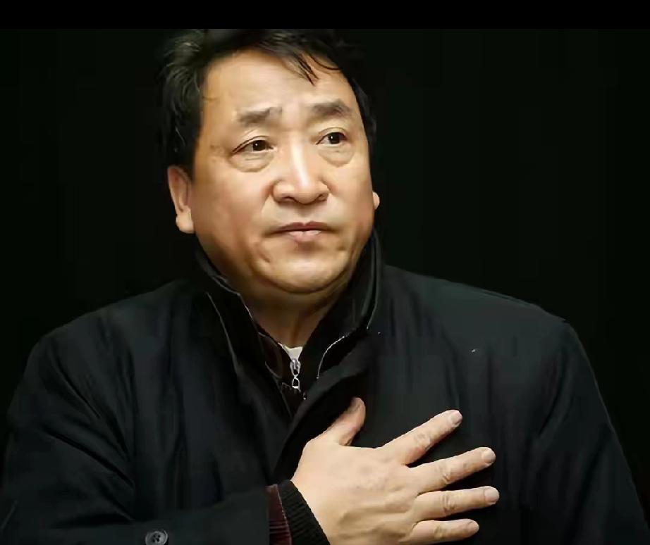 75岁姜昆晚年风光无限，恩爱48年零绯闻，唯独47岁女儿成终生遗憾