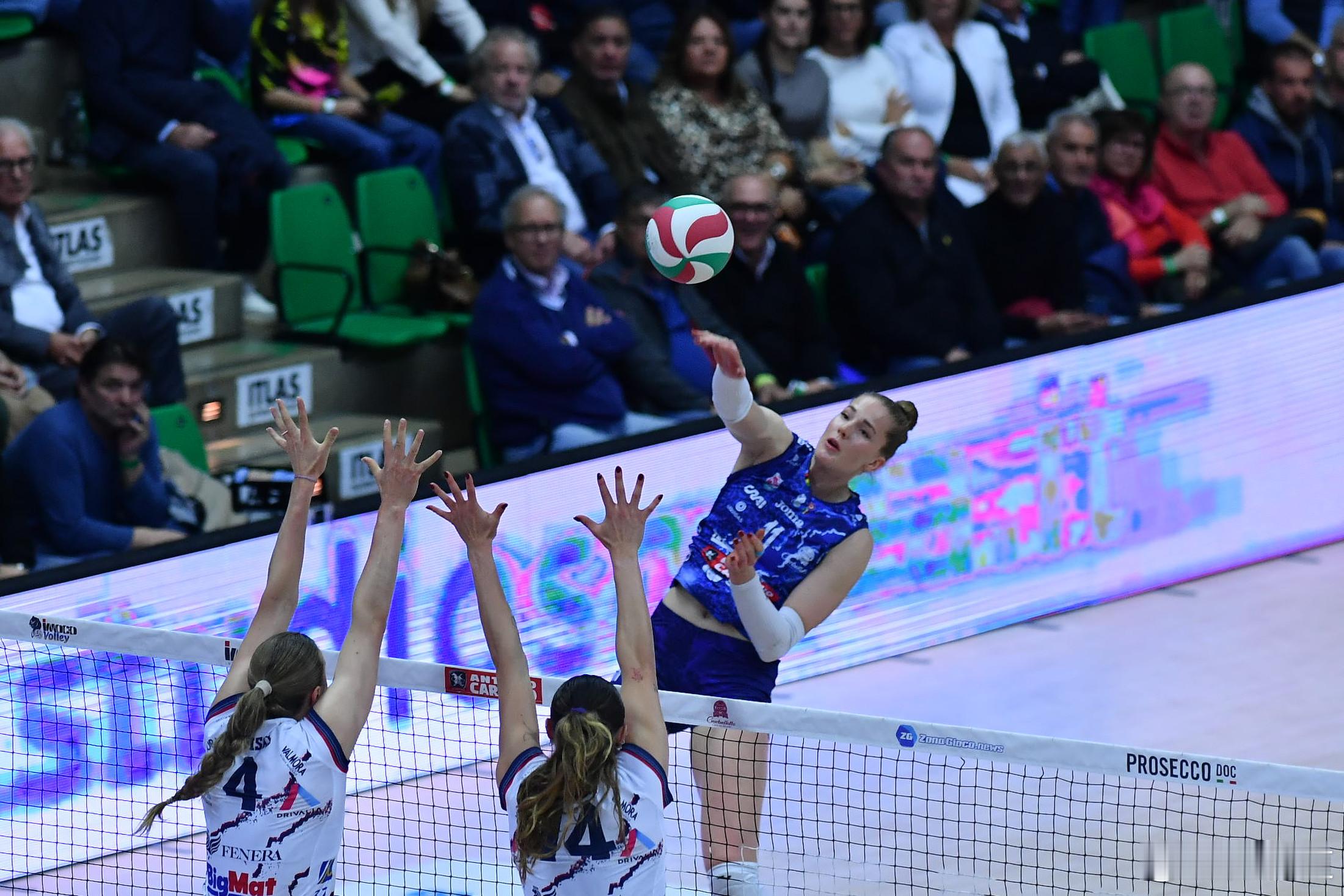 国际排坛动态科内利亚诺科内利亚诺3-1（23-25/25-20/25-20/27