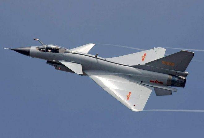 ☁1991年6月，国产首款空中加油机轰油-6首飞成功，科研人员趁热打铁展开