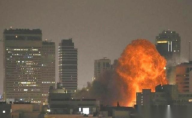 醒醒吧，哥们儿。别再琢磨什么末日求生了，真到了那天，你连敌人的影子都看不见。