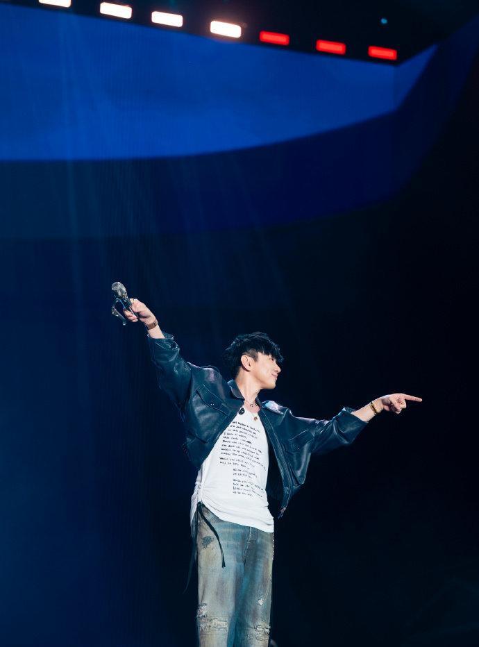 #林俊杰跨越6500公里燃炸南京DNA音乐节#7首作品含2首全球首演，34分1