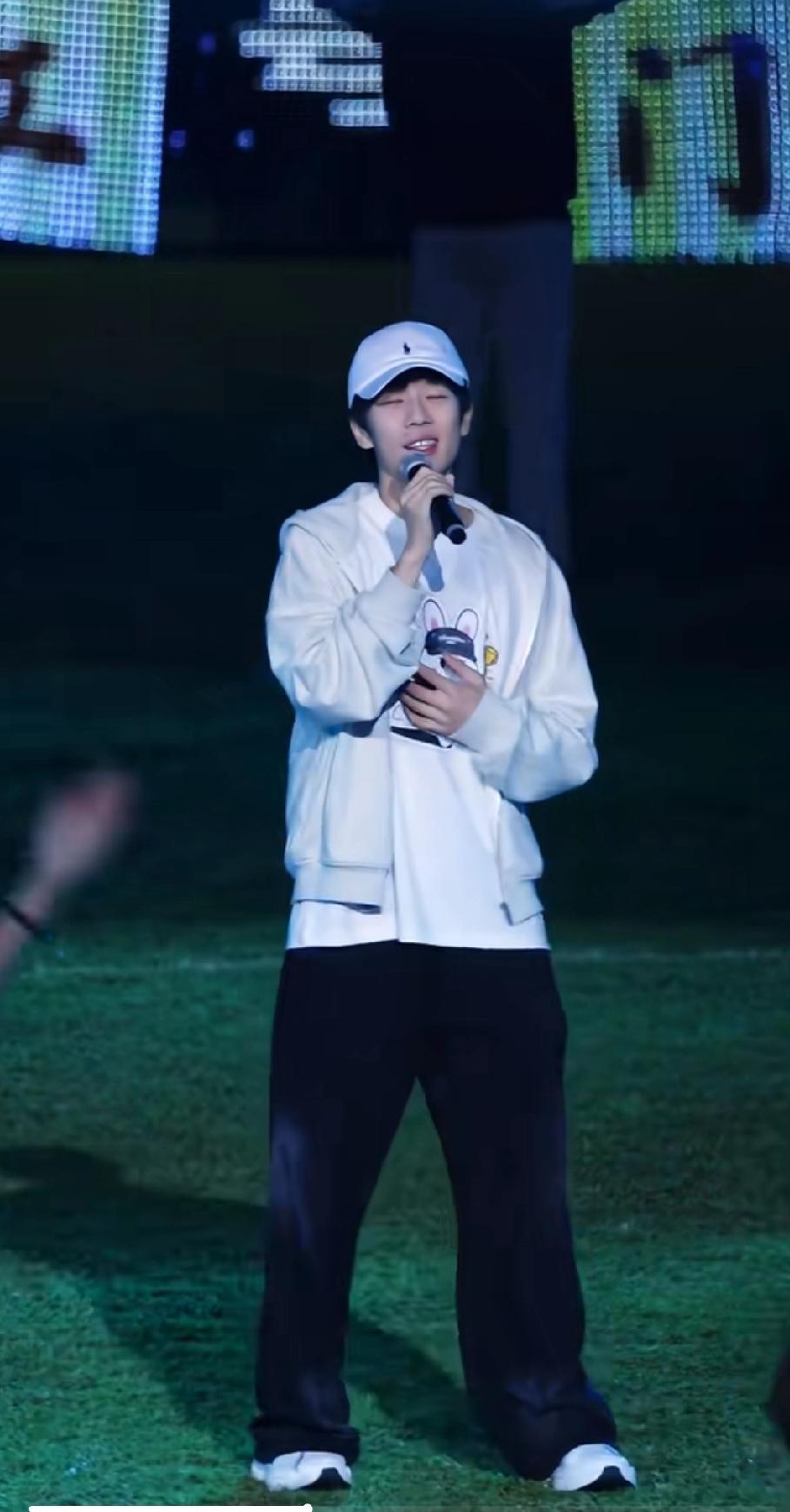 刷到林高远彩排唱歌！这反差感直接戳中我了家人们！刚刷到高远在粤超开幕式彩排