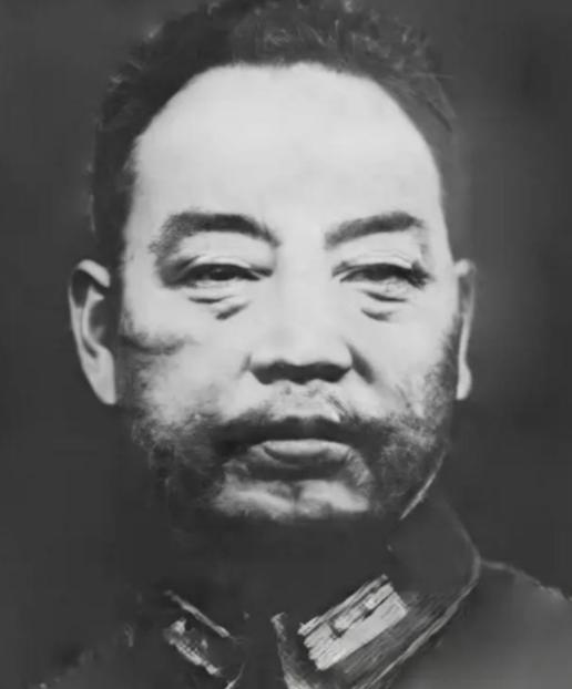 1947年8月，国民党师长李铁民下令将一百多地下党杀害，少将韩君明劝他：“老铁，