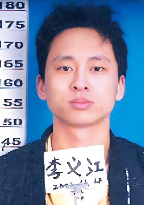 2002年底至2003年初，北京城接连发生多起针对年轻男性的凶杀案。死者被发现时