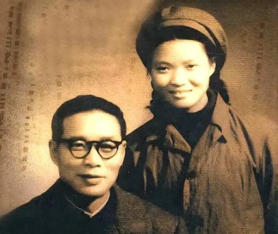 1980年，沈醉到香港看望前妻栗燕萍。临近见面前，她慌张地跟现任丈夫交代：“一会