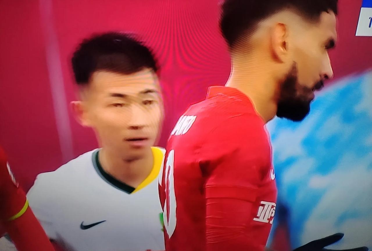 北京国安一场大胜最大的收获是何宇鹏！昨天下午北京国安四球大胜长春亚泰，后卫线零封