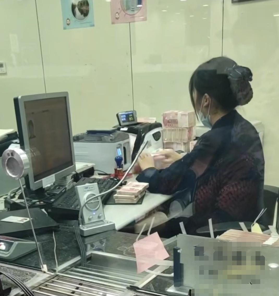 银行已经变天了好心提醒大家一句！​家人们！手里有5万以上现金的注意了