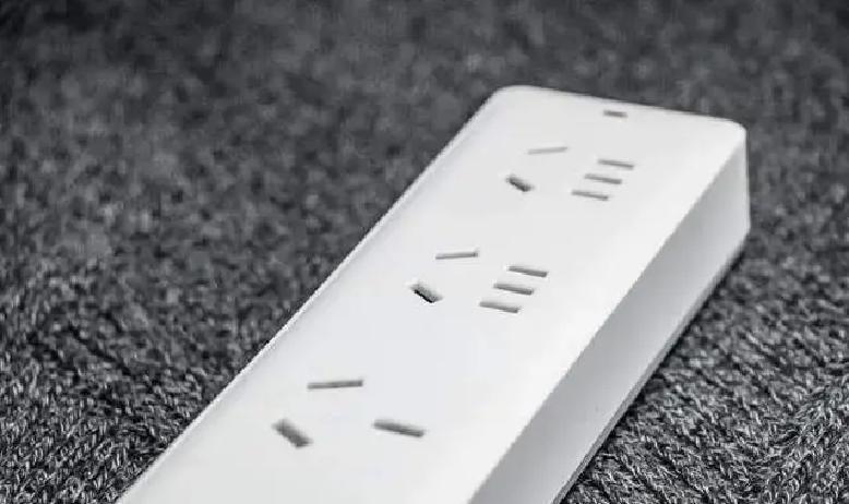 最近插座行业闹出一桩事儿：小品牌中山市家的电器销售员在网上发视频，直指公牛集团那