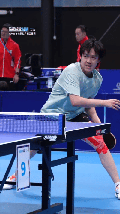 王楚钦和林诗栋这腿上的肌贴啊，我的天，太让人心疼了！孙颖莎王楚钦等国乒队员们